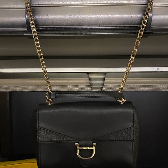 Purse - Picture 2 of 9